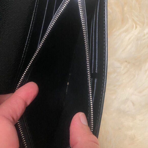 LOUIS VUITTON Epi Portefeuille Sarah Wallet in Black - Picture 14 of 17